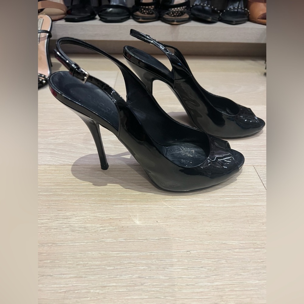 Gucci black patent sling back sandals size 38 1/2